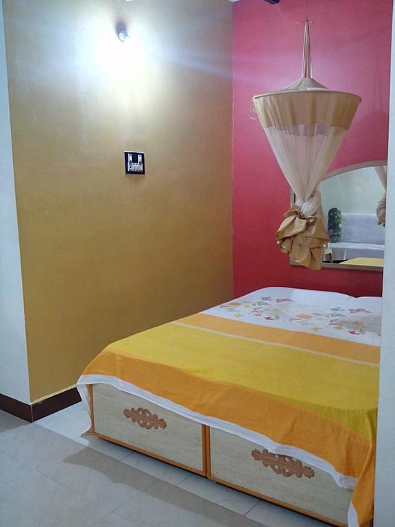 Riverside Homestay هامبي الغرفة الصورة