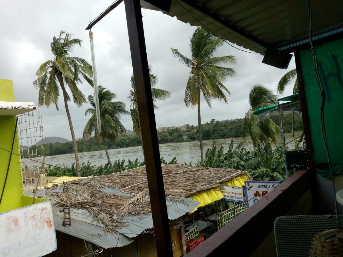 Riverside Homestay هامبي المظهر الخارجي الصورة